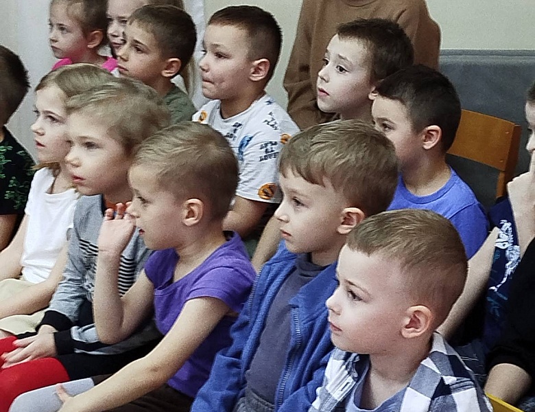 Зімовыя забавы: вясёлае мерапрыемства для дзяцей