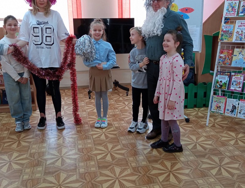 Праздник «Без смеха и шутки не можем ни минутки»