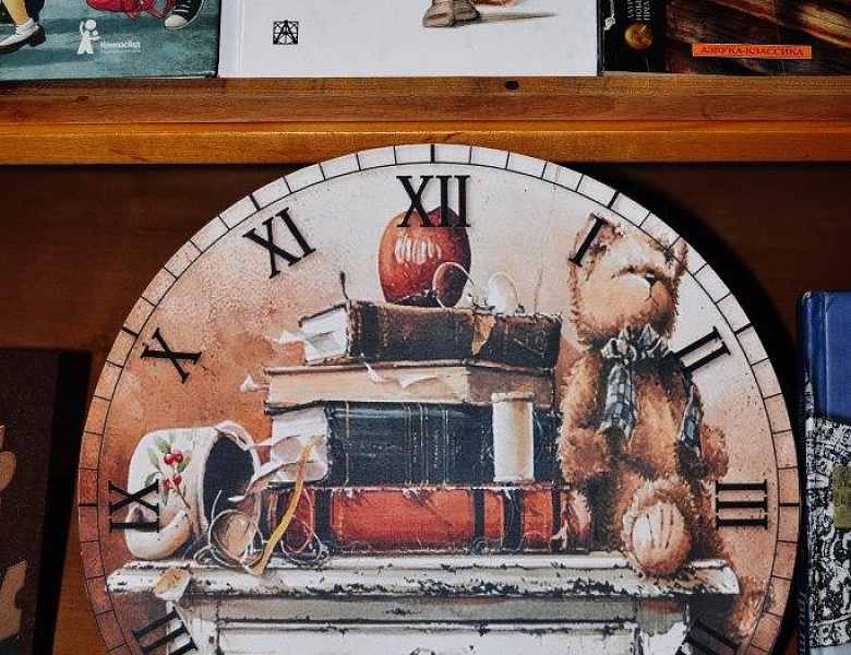 Выставка-циферблат «Время = книга»