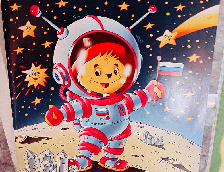 Книжная выставка периодики «Мурзилка, Стрекоза, Маша, Медведь и весёлая компания»