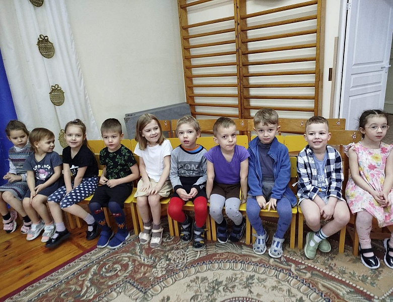 Зімовыя забавы: вясёлае мерапрыемства для дзяцей