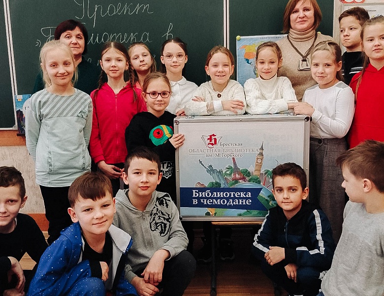 Библиотека в чемодане в СШ № 9