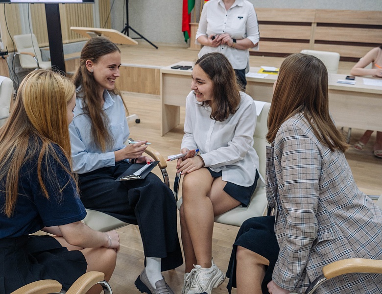 Цикл встреч ко Дню Победы и 80-летию освобождению Беларуси от немецко-фашистских захватчиков