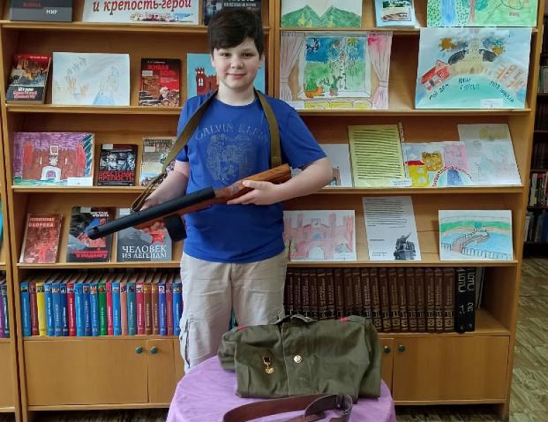 Выставка творческих работ «Наш город родной и крепость-герой»