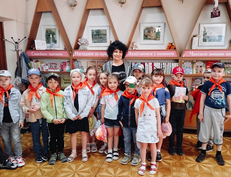 Ребятишки в гости к книжкам!