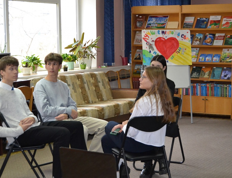 Познавательный час «Подвигу жить в веках»