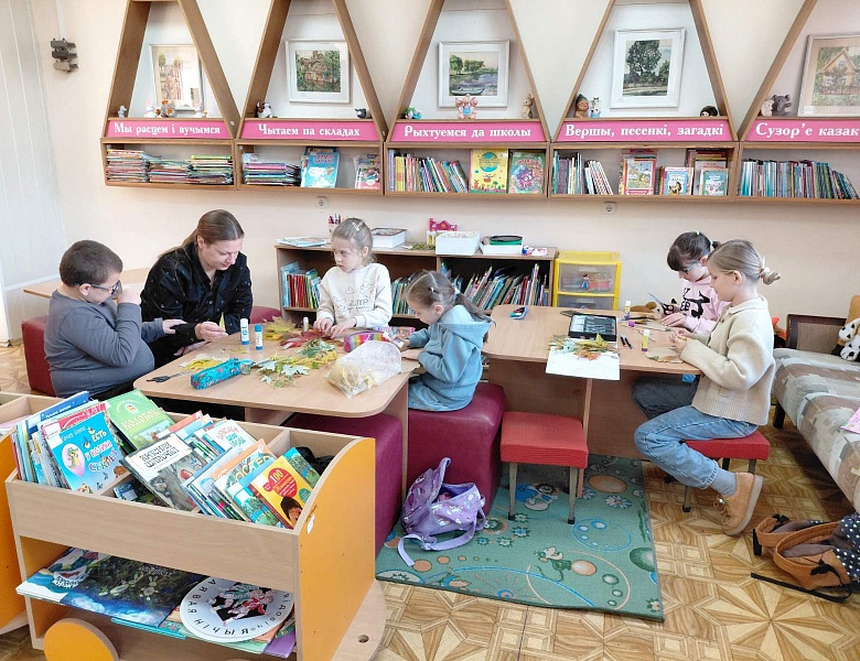 Сказки осени: ёжики и их книжные приключения