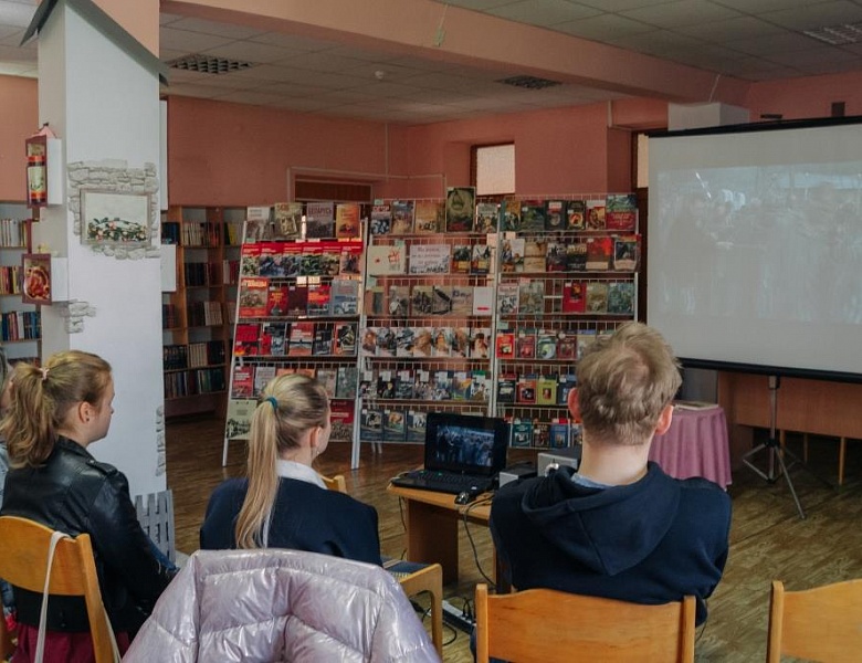 «Мальчик в полосатой пижаме»: книга + кино