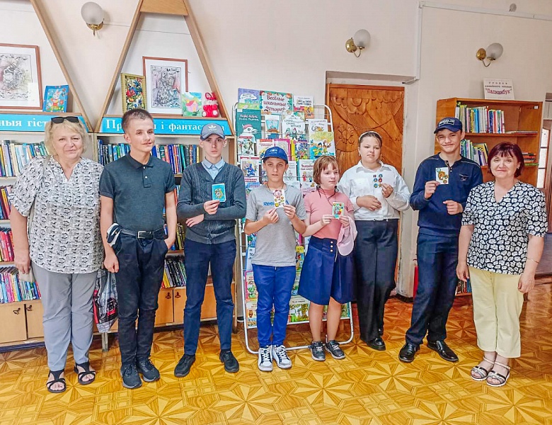 «Есть храм у книг — библиотека»: встреча участников книжного театра «Спасательный круг»