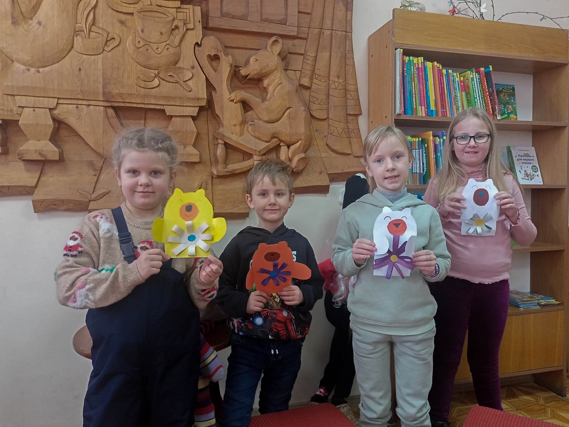 Громкие чтения «День объятий в библиотеке»