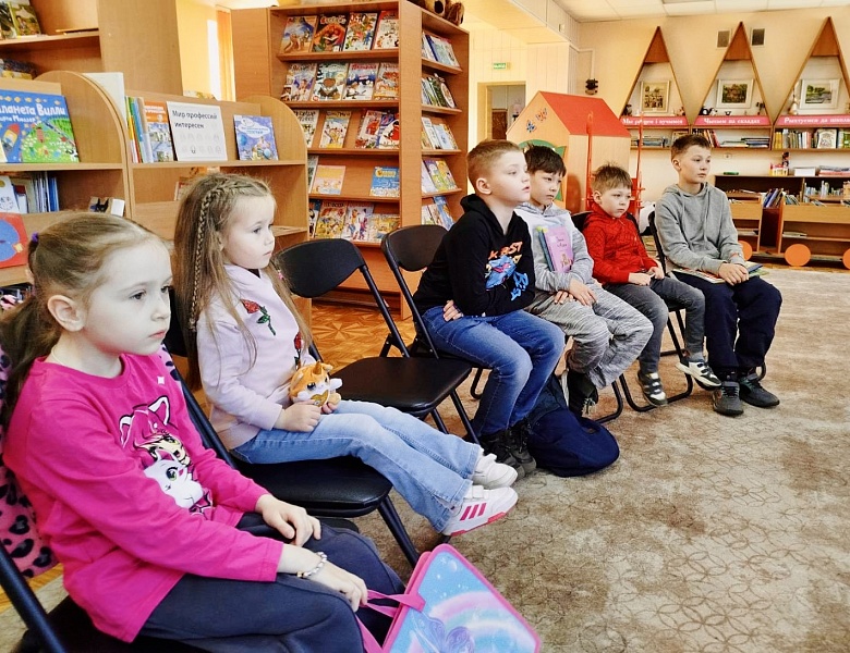 Знают книги обо всём на свете: увлекательный урок в Школе Маленьких Волшебников