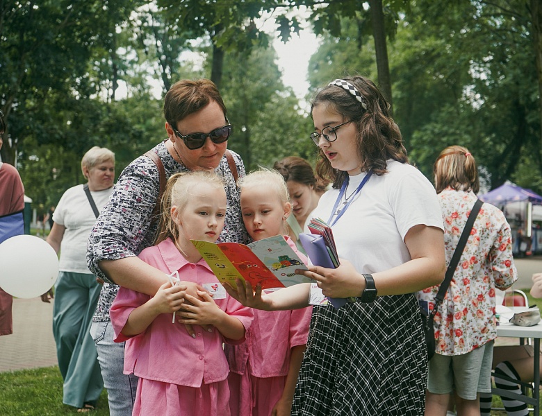 «Книжный клуб» на семейном празднике «Лучи добра» от компании BREMOR