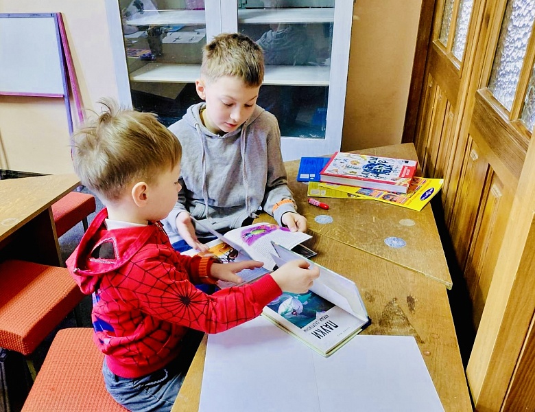 Знают книги обо всём на свете: увлекательный урок в Школе Маленьких Волшебников