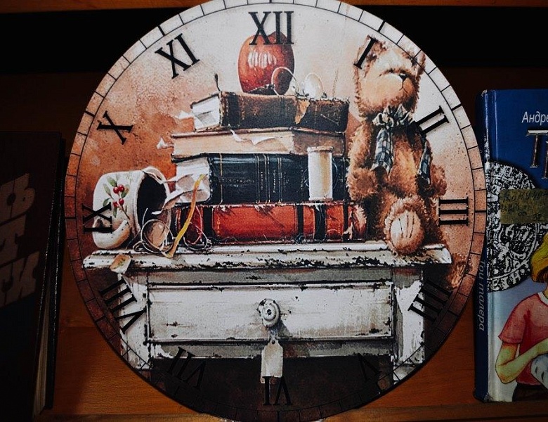 Выставка-циферблат «Время = книга»