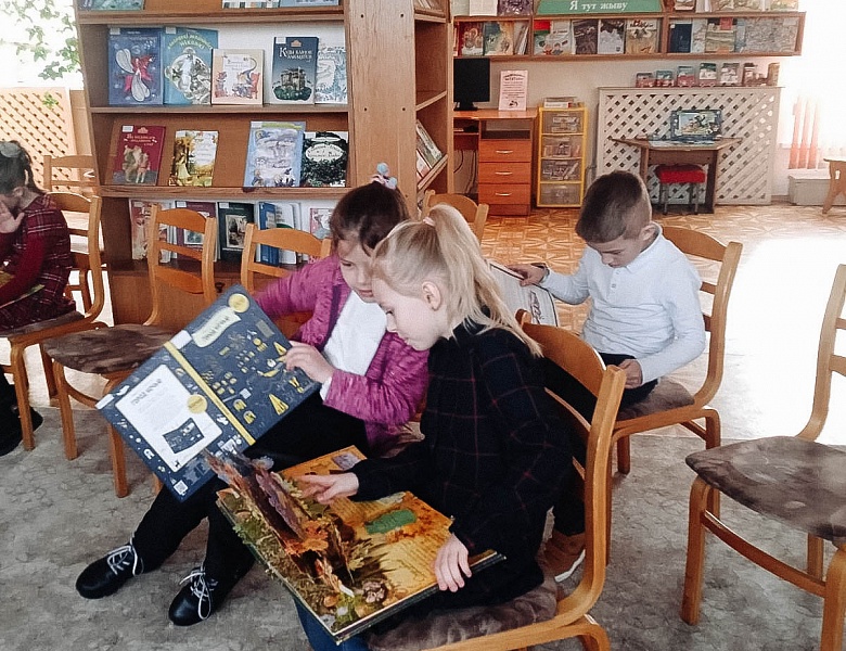 Занятие в литературно-образовательном клубе «Ліхтарык”