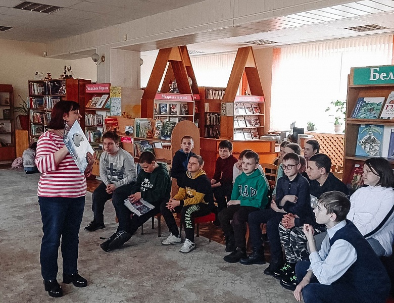 «Обнимите меня, пожалуйста: библиотека — особенным читателям»