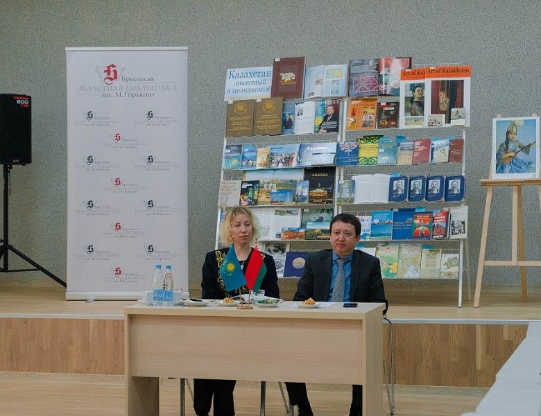 «Казахстан: знакомый и незнакомый»: первая встреча проекта «Через книгу к миру и созиданию»