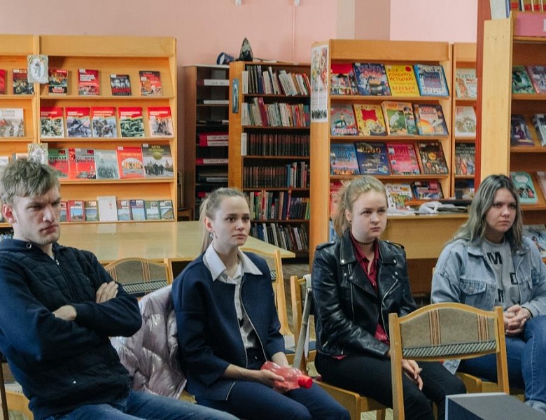 «Мальчик в полосатой пижаме»: книга + кино