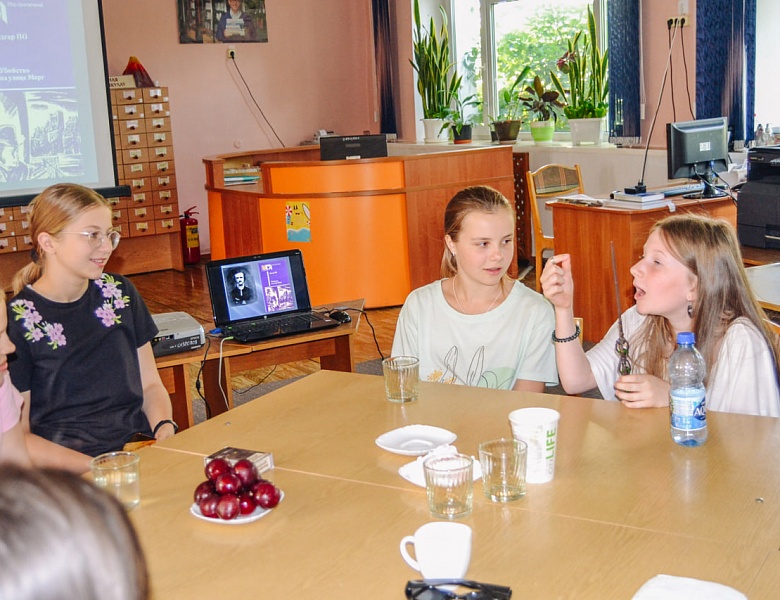 «Детектив идёт по следу»: июльская встреча в клубе для читающих подростков «КЛЮЧ»