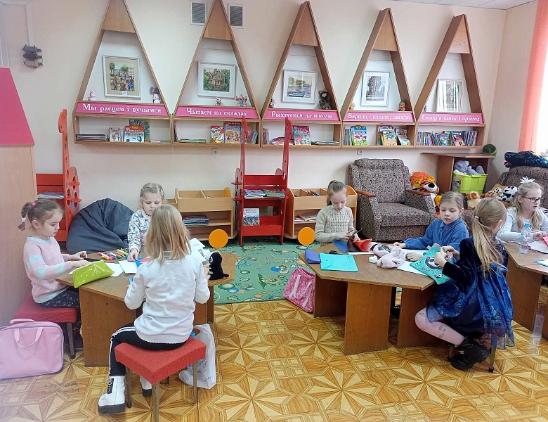 Громкие чтения ко Дню защитника Отечества в детском отделе 