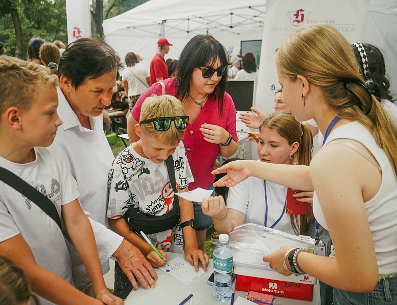 «Книжный клуб» на семейном празднике «Лучи добра» от компании BREMOR