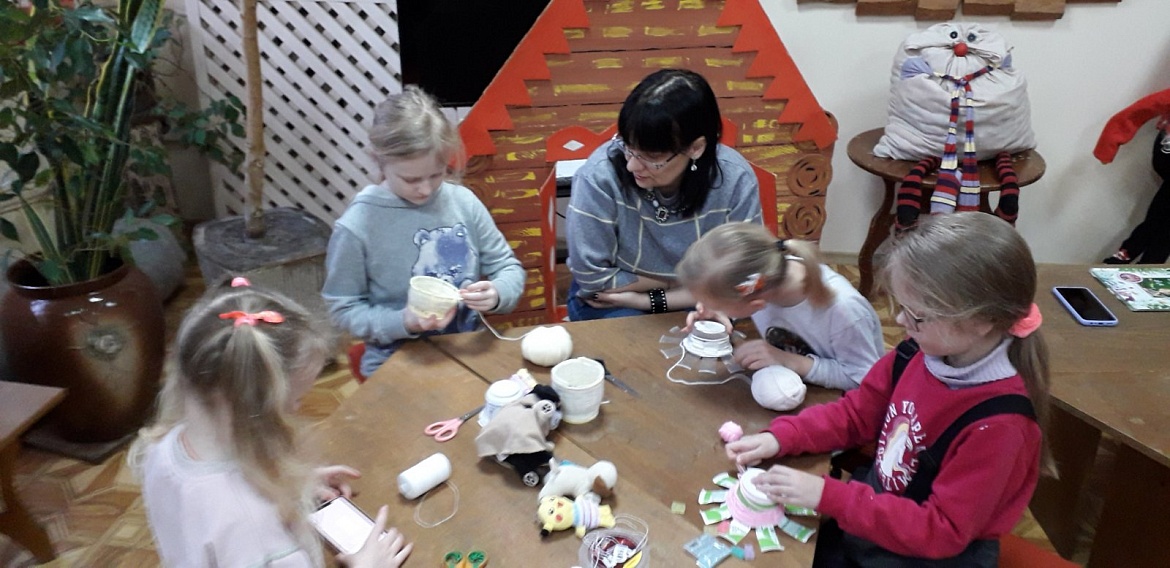 Громкие чтения и мастер-класс «Волшебники и волшебницы»