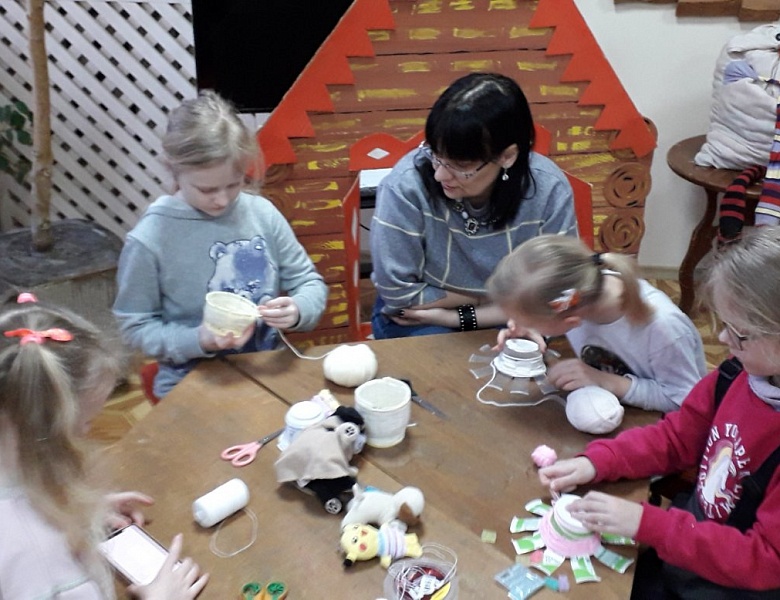 Громкие чтения и мастер-класс «Волшебники и волшебницы»