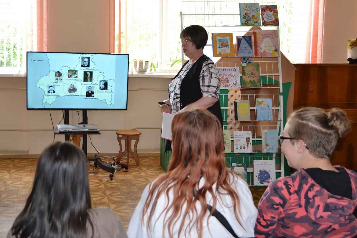 Познавательный час «Помним их имена»