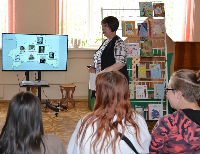 Познавательный час «Помним их имена»