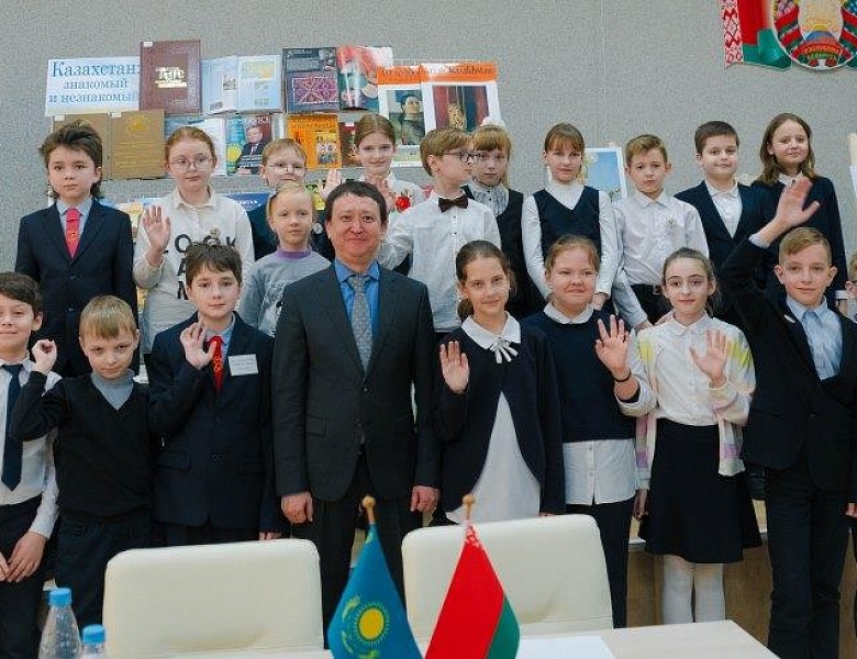 «Казахстан: знакомый и незнакомый»: первая встреча проекта «Через книгу к миру и созиданию»