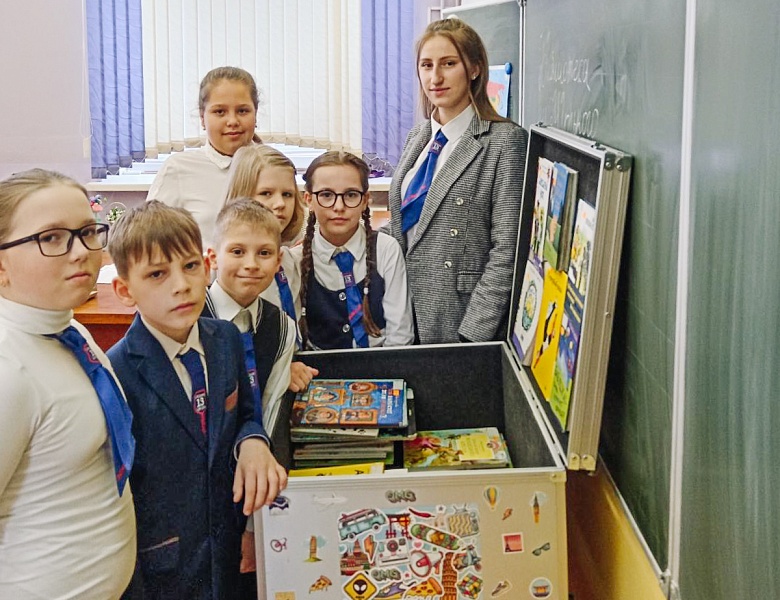 «Библиотека в чемодане» в СШ № 13 имени В. И. Хована
