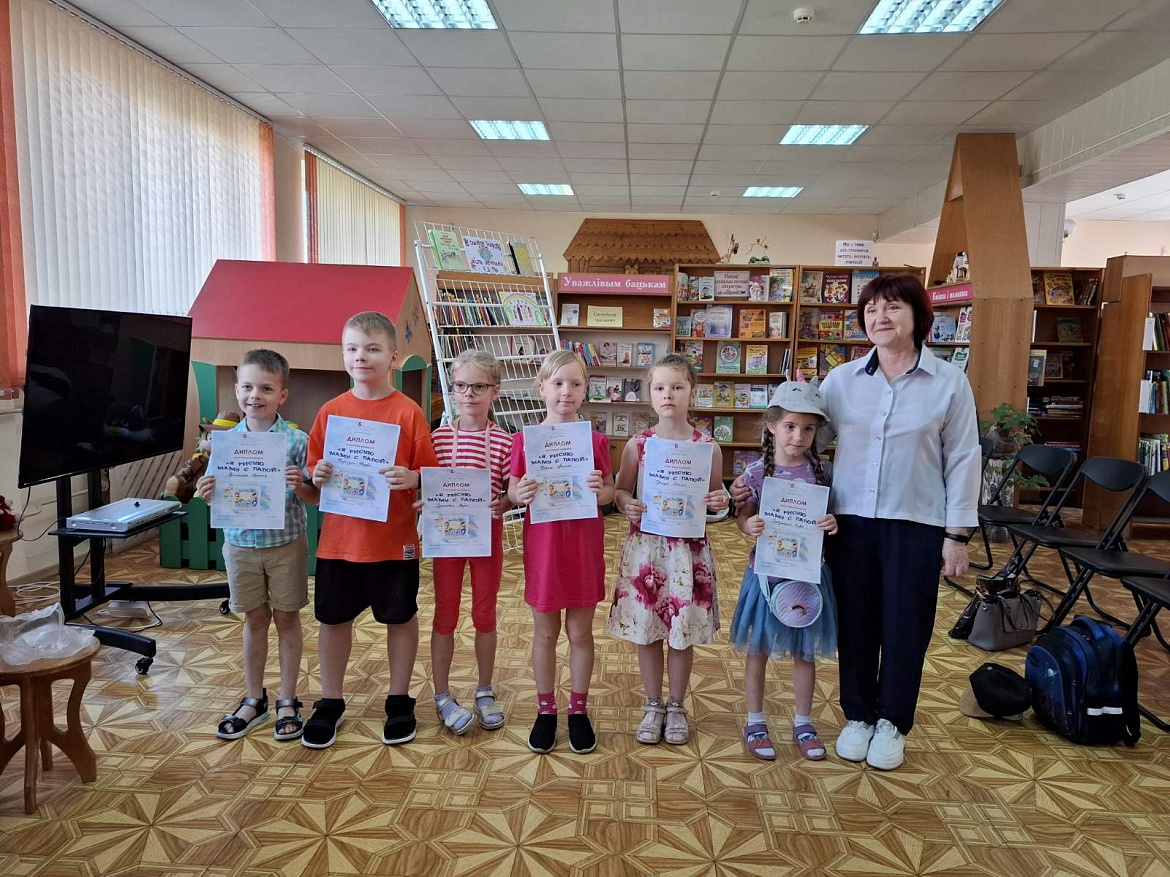 Подведение итогов конкурса «Я рисую маму с папой»