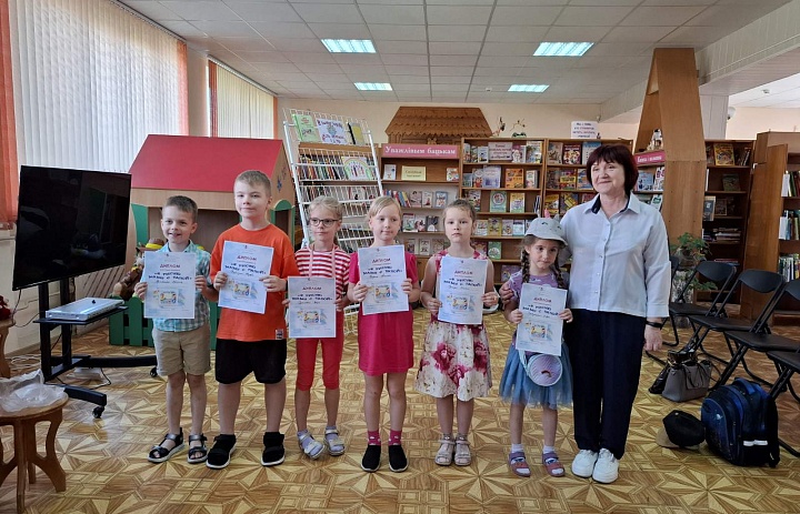 Подведение итогов конкурса «Я рисую маму с папой»