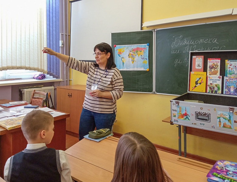 «Библиотека в чемодане» в СШ № 13 имени В. И. Хована