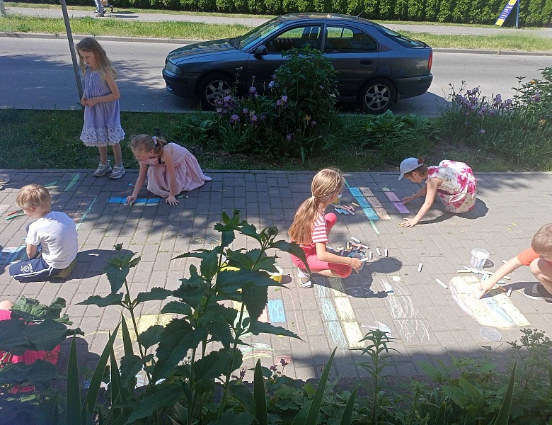 «Мы рисуем лето на асфальте»