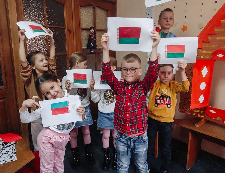 «Я, ты, он, она — мы единая Страна»