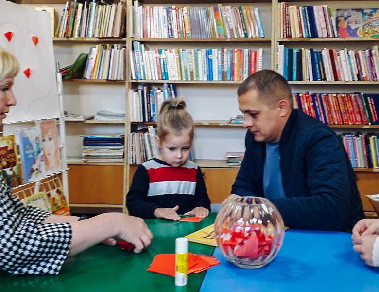 Подарю сердечко маме!