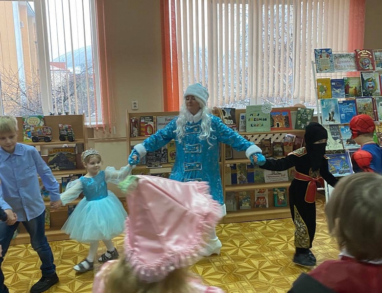 «Праздник ёлки и зимы» в ШМВ