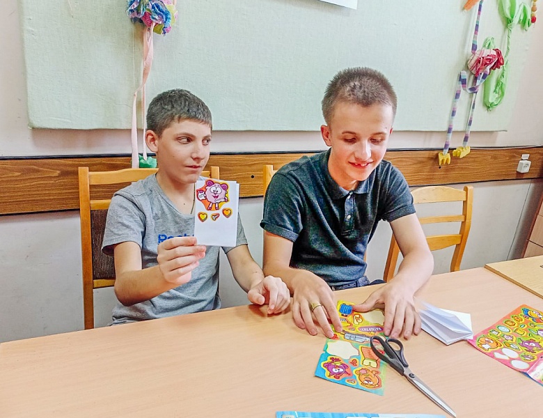 «Есть храм у книг — библиотека»: встреча участников книжного театра «Спасательный круг»