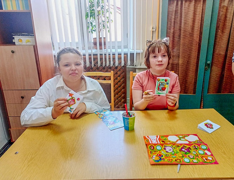 «Есть храм у книг — библиотека»: встреча участников книжного театра «Спасательный круг»