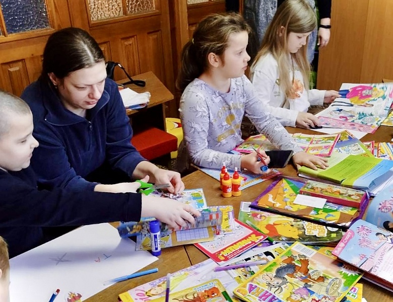 Волшебные приключения в библиотеке: журналы, мечты и творчество