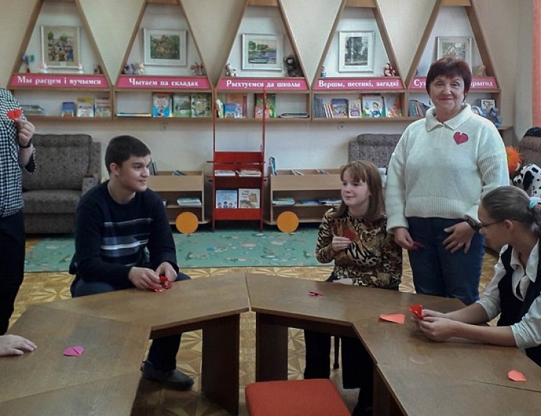 «Самая любимая, самая родная!»: встреча в книжном театре «Спасательный круг»