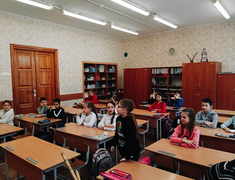 Библиотека в чемодане в СШ № 9