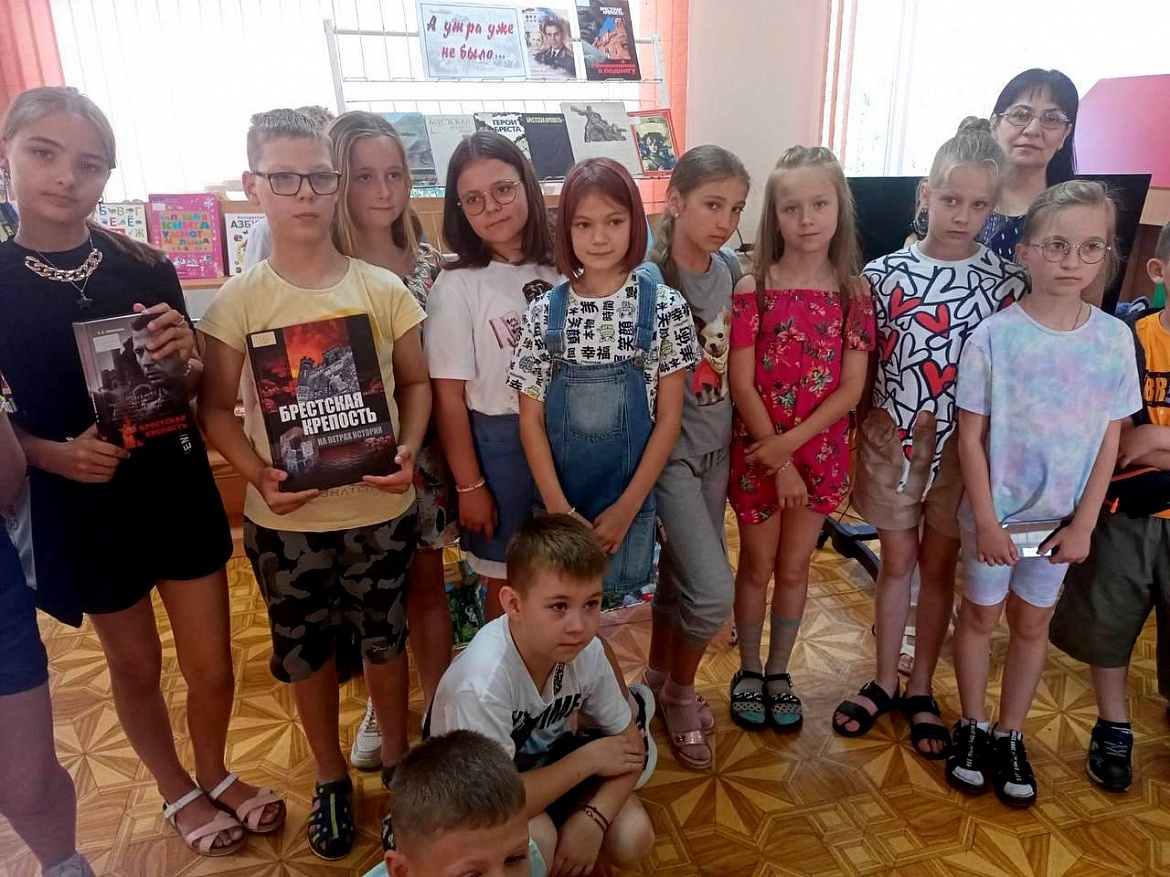 Урок мужества «Как это было?» и час памяти «Дети войны»  в детском отделе