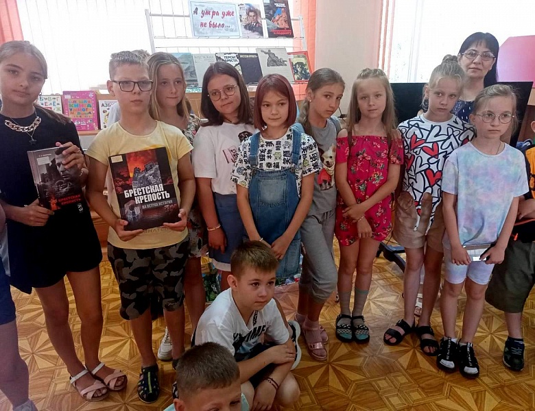 Урок мужества «Как это было?» и час памяти «Дети войны»  в детском отделе