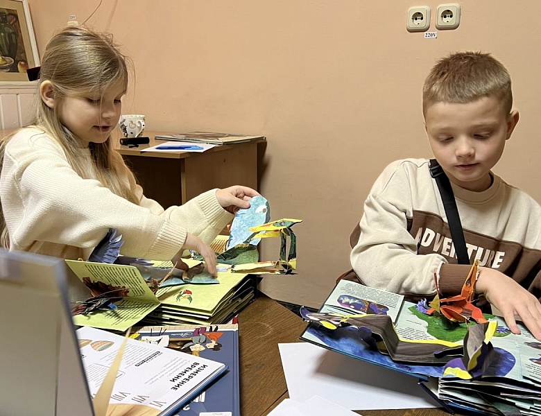 Тайны шепчутся в темноте: новая встреча в Школе маленьких волшебников