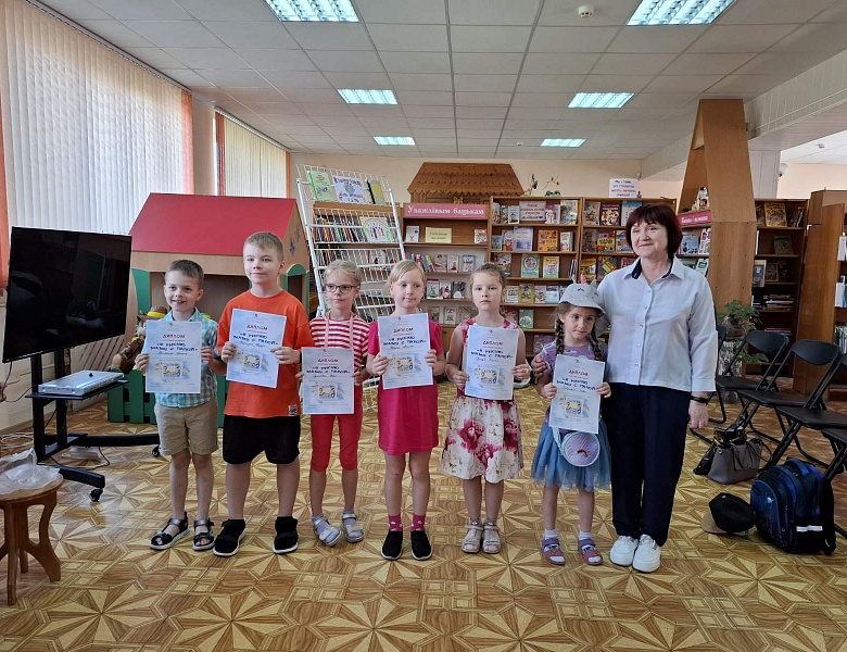 Подведение итогов конкурса «Я рисую маму с папой»