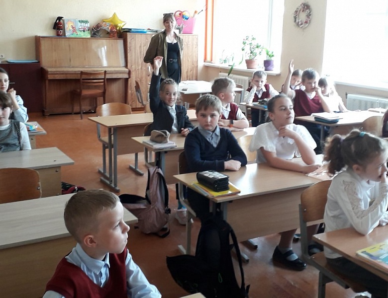 Закрытие проекта «Библиотека в чемодане» в ГУО «Средняя школа имени Ю. В. Харитончика д. Клейники»