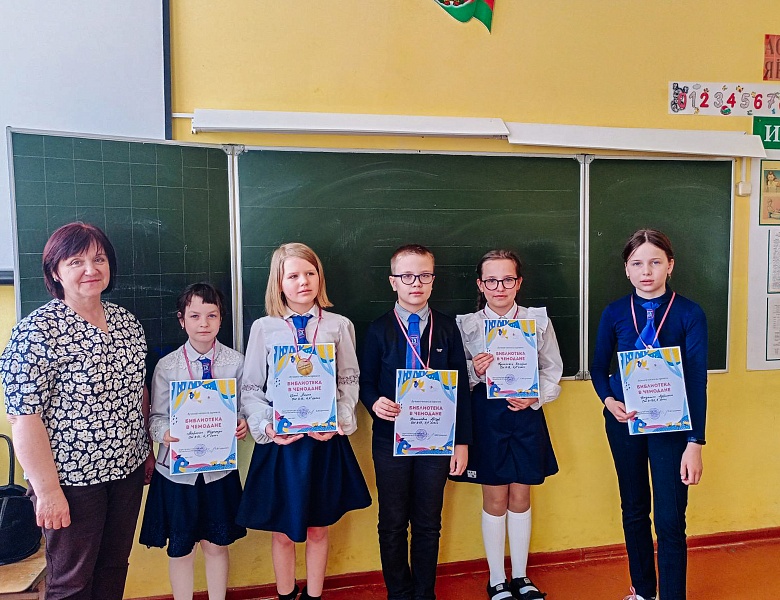 Итоги «Библиотеки в чемодане»  в ГУО «СШ № 13 г. Бреста имени В. И. Хована»