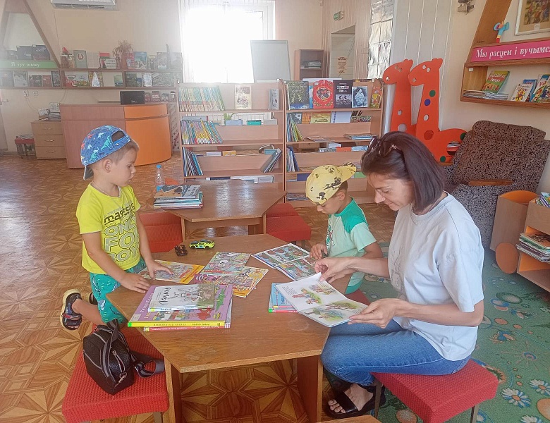 Выставка «Улыбка книжного лета»